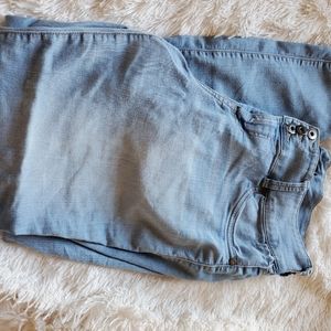 High rise light blue jegging